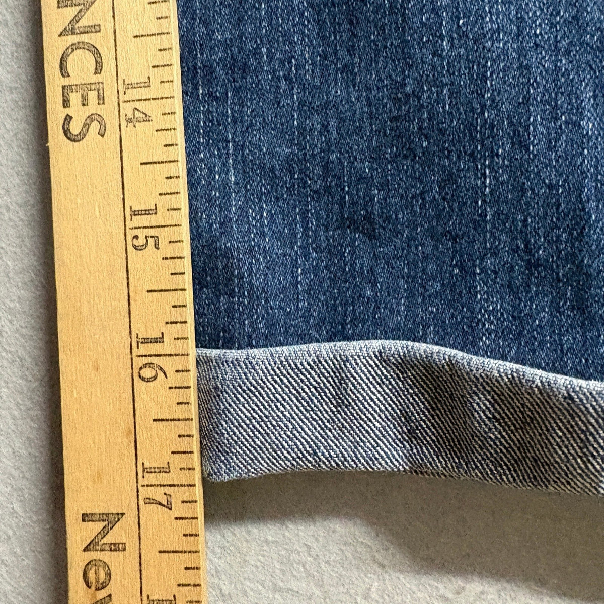 Gloria Vanderbilt Amanda Capri Jeans Womens Size 6 Blue Denim Cuffed Crop Pants