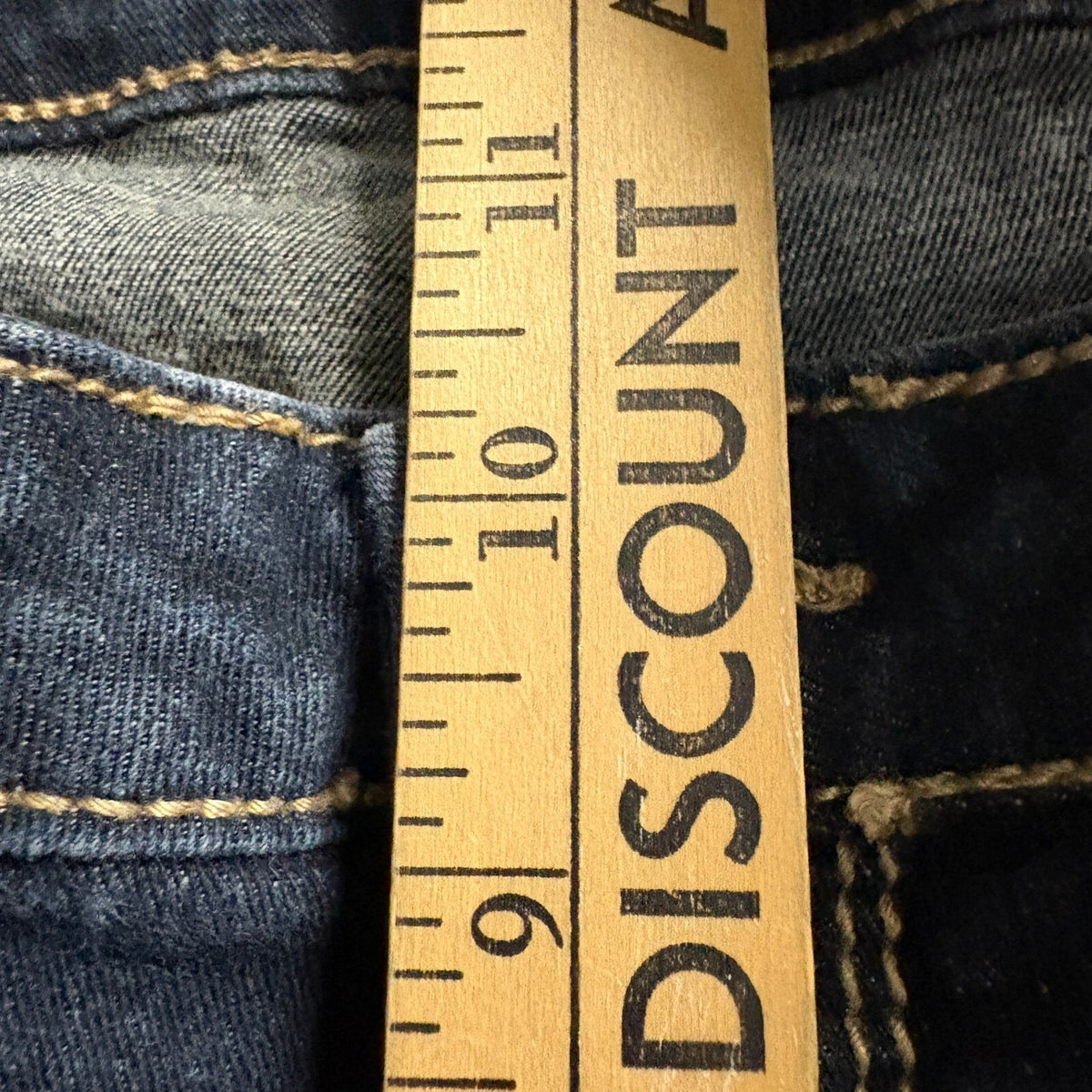 Aura from Women at Wrangler Jeans Size 16 Straight Leg Dark Wash Stretch Blue