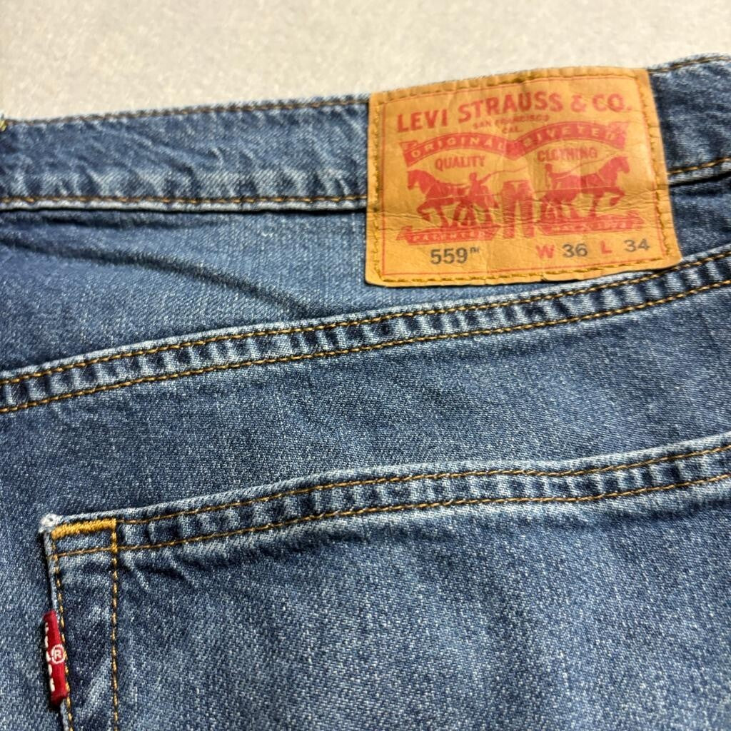 Levi's 505 Regular Fit Straight Leg Jeans Mens 36x34 Blue Denim (Tag 38x30)