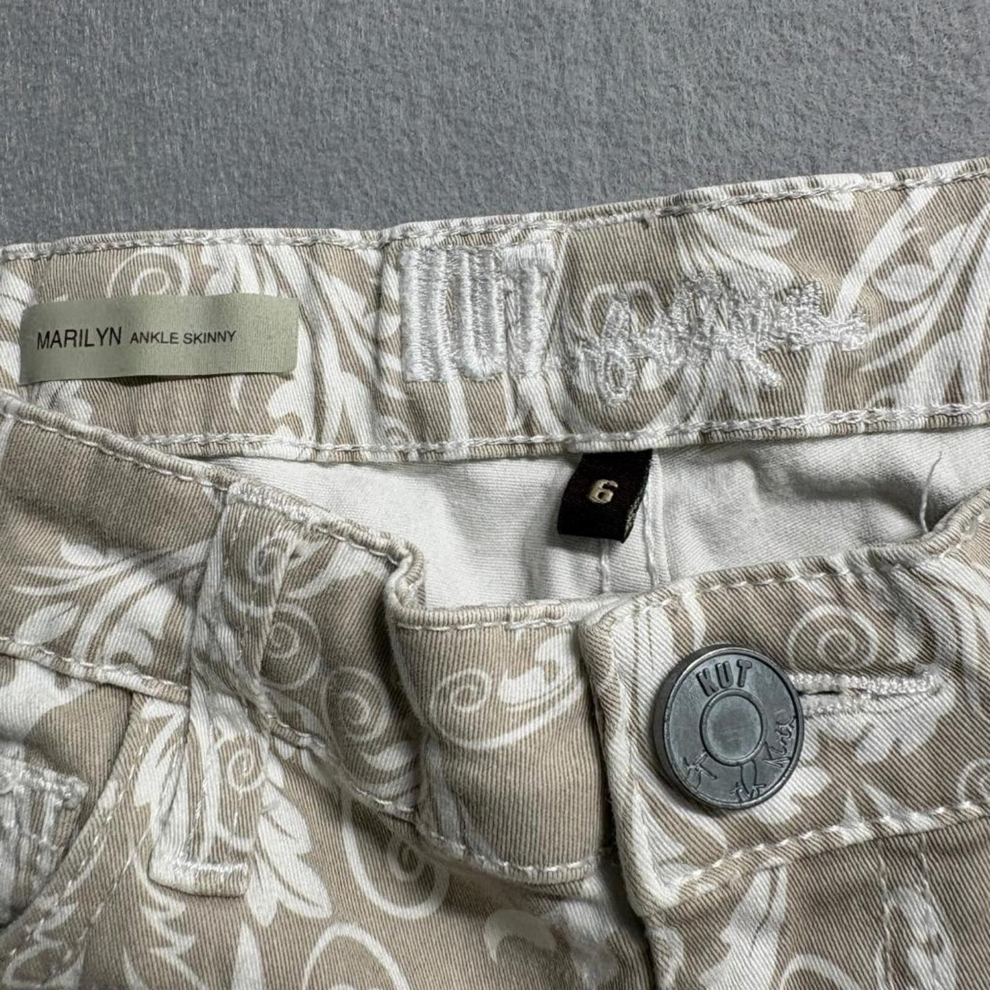 Kut from the Kloth Marilyn Ankle Skinny Jeans Womens 6 Beige Damask Floral Print