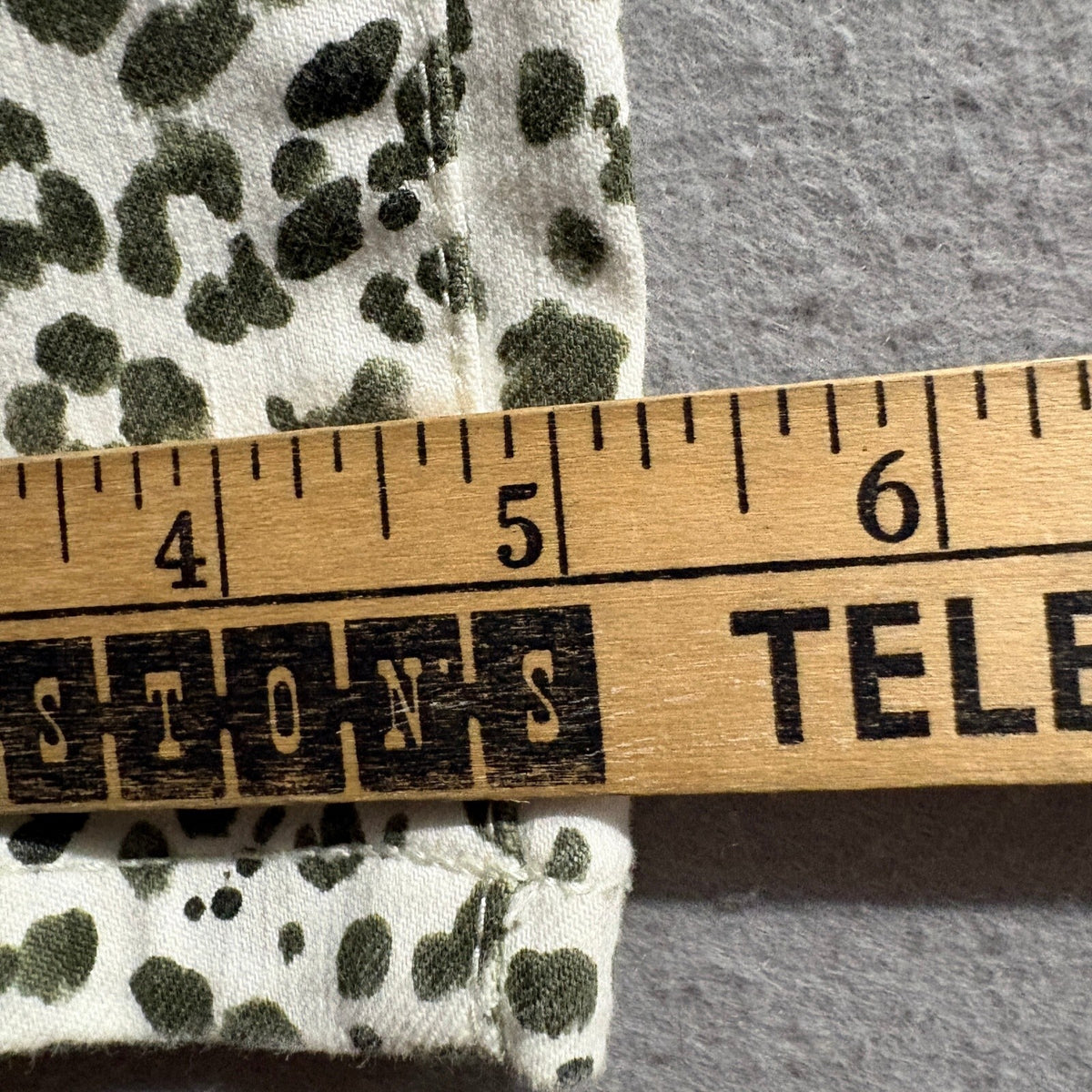 Tommy Bahama High Rise Ankle Jeans Womens 27 Green White Leopard Print Stretch