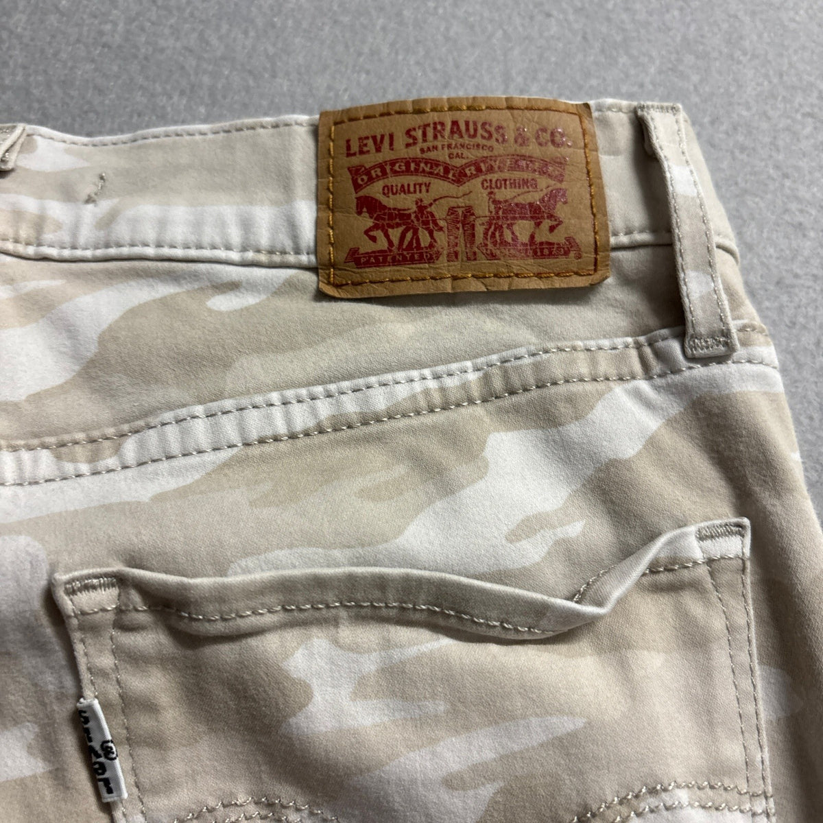 Levi's 720 High Rise Super Skinny Crop Camo Jeans Womens Size 27 Beige Stretch