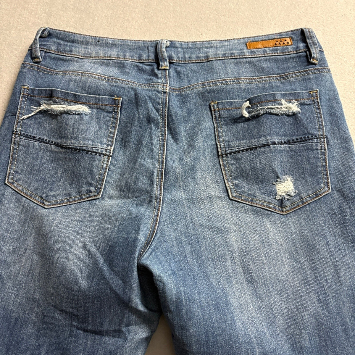 Dollhouse Mid Rise Capri Jeans Womens Size 13 Blue Distressed Button Fly Denim