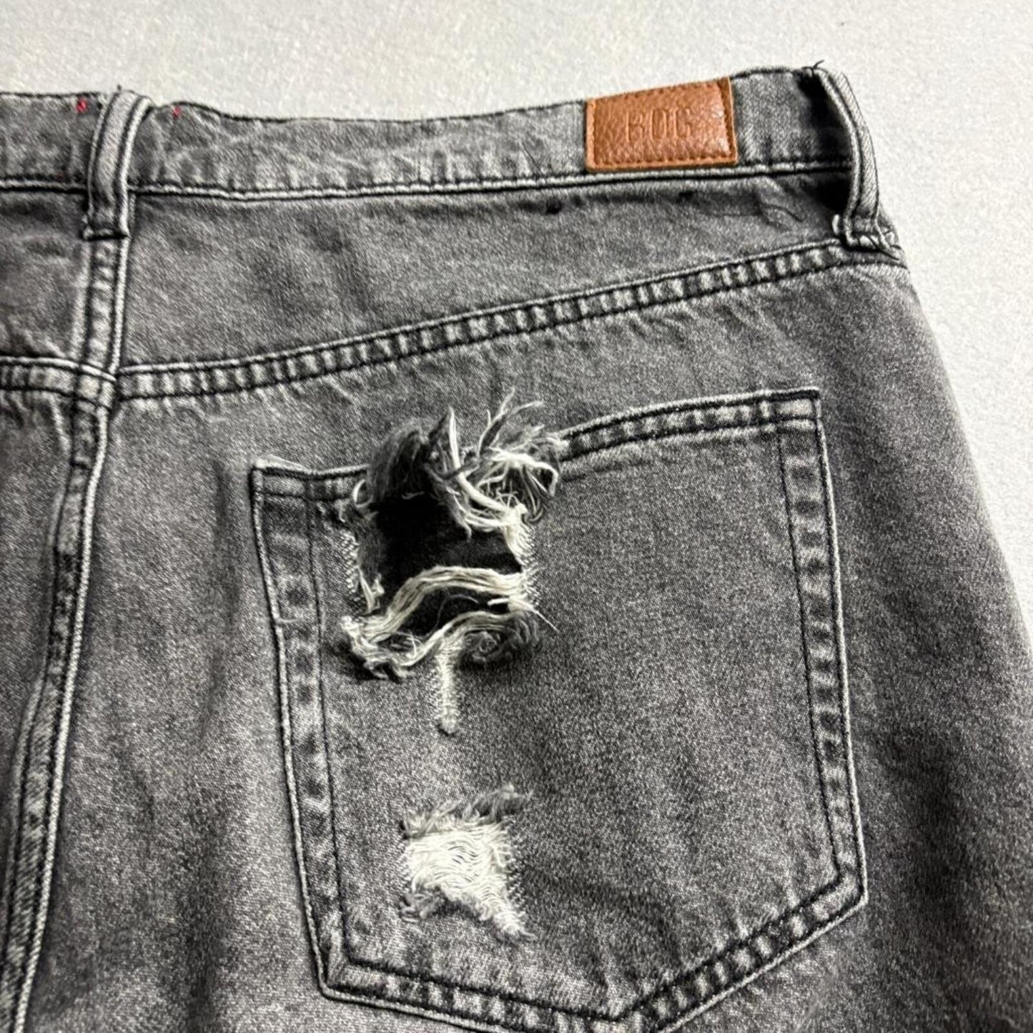 BDG Urban Outfitters Slim Straight Jeans Womens 32 Gray Distressed Ripped Denim