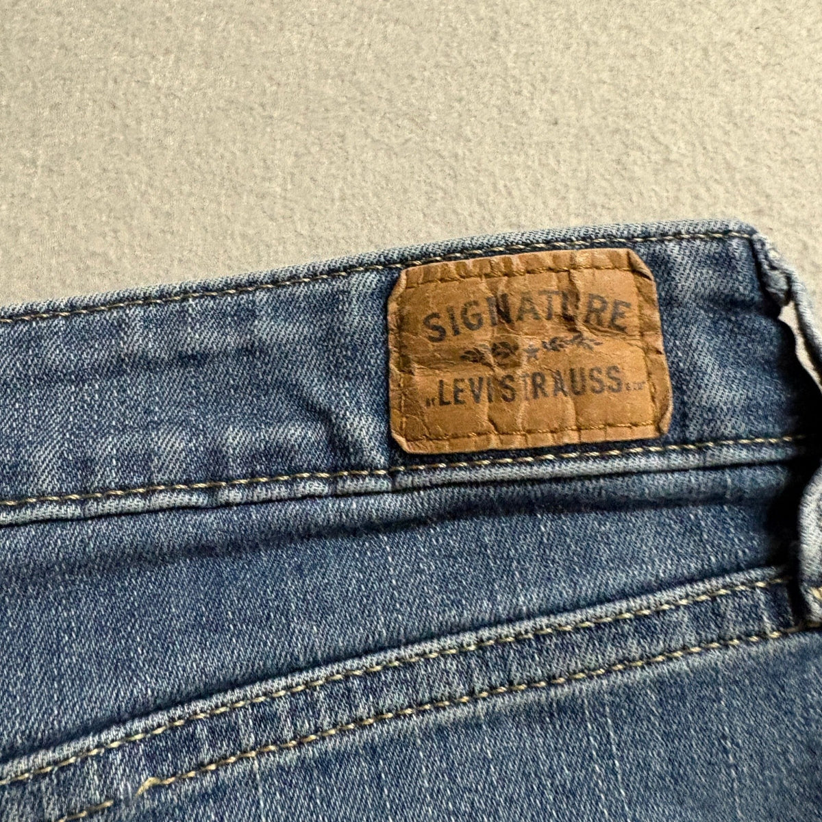 Signature by Levi Strauss Co Womens Jeans Size 14 Mid Rise Boyfriend Blue Denim