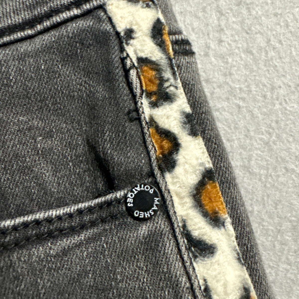 Mashed Potatoes Womens Size 28 Gray Leopard Side Stripe Mid Rise Skinny Jeans