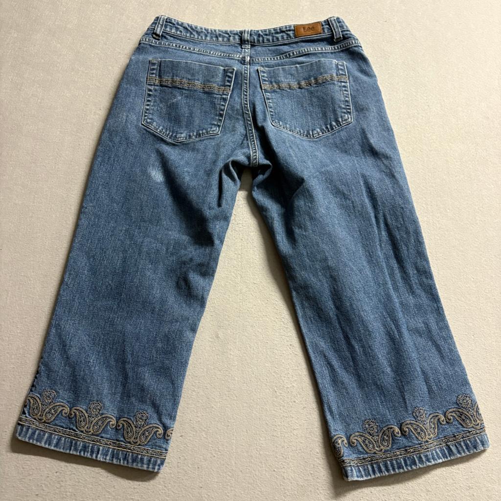 Lee Crop Jeans Womens 14M Blue Denim Embroidered Hem Mid Rise Capris Stretch