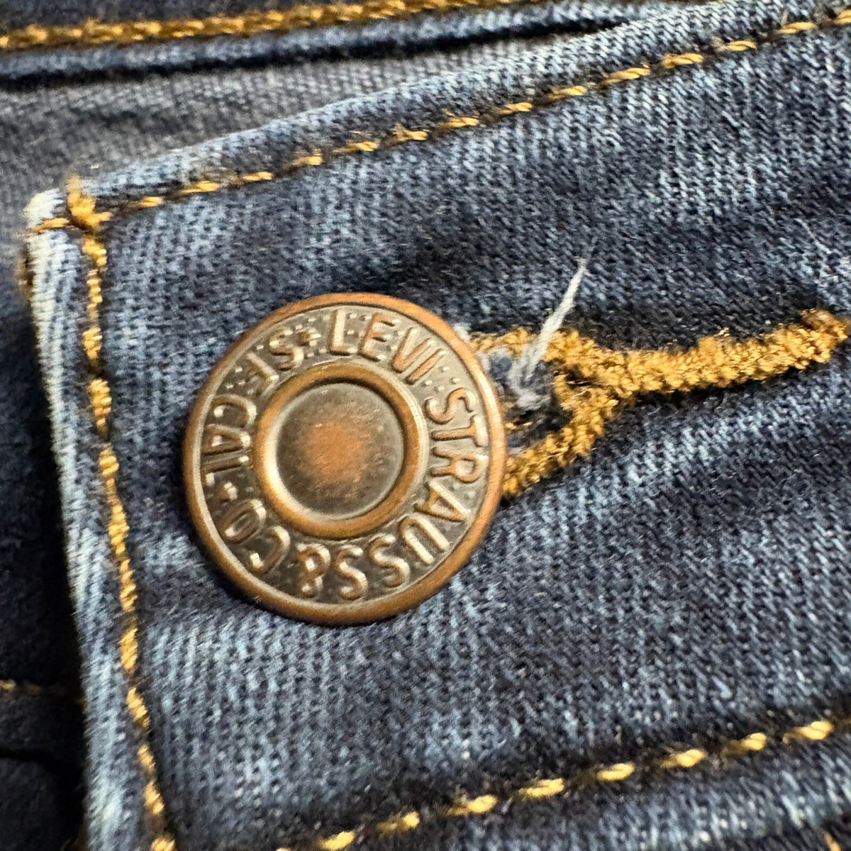 Levi's 711 Skinny Jeans Women Size 6 Long W28 L32 Dark Wash Denim Stretch