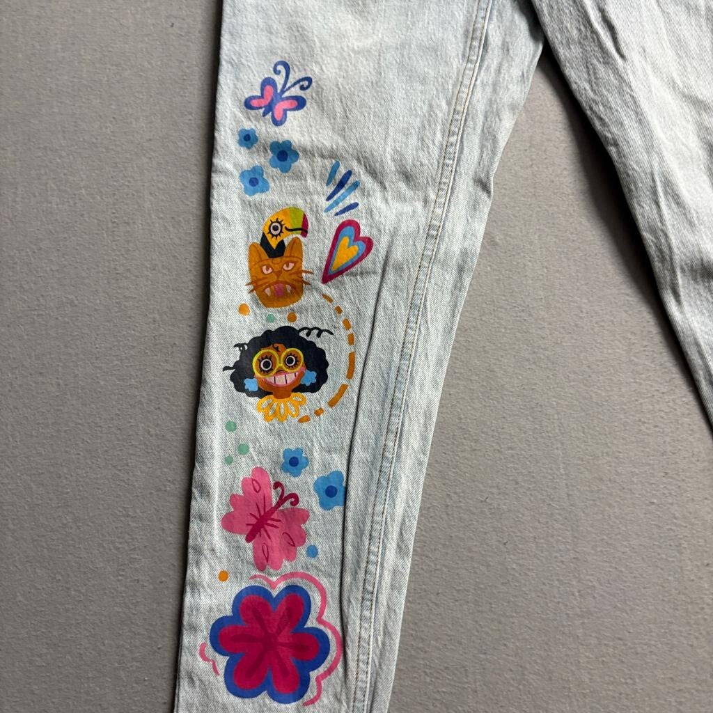 Disney Encanto Mirabel Graphic Jeans Womens Size 1 Light Wash Denim Skinny