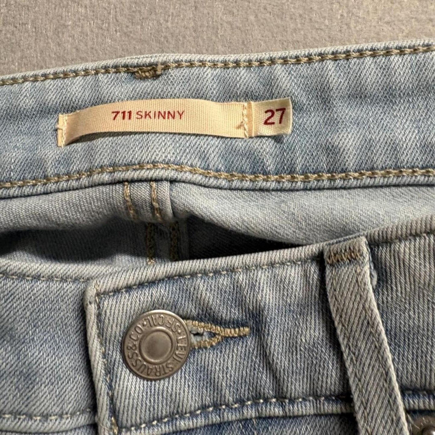 Levis 711 Skinny Jeans Womens 27x30 Light Wash Distressed Floral Patch Denim