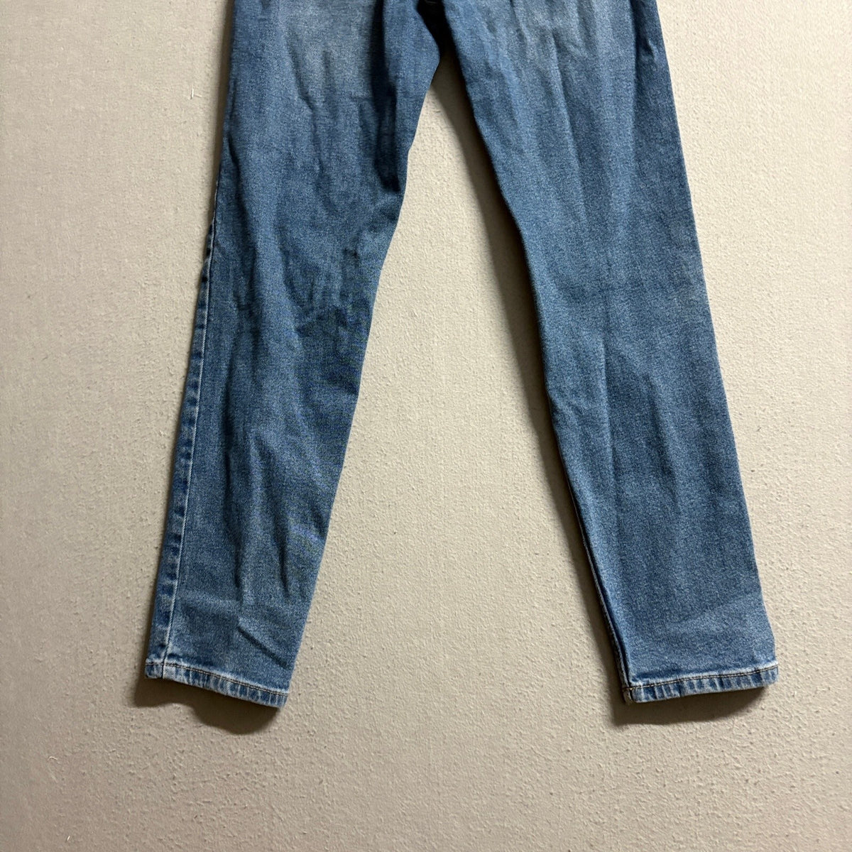 Stradivarius Womens High Waist Mom Jeans Blue Denim Slim Tapered Size US 4 26x28