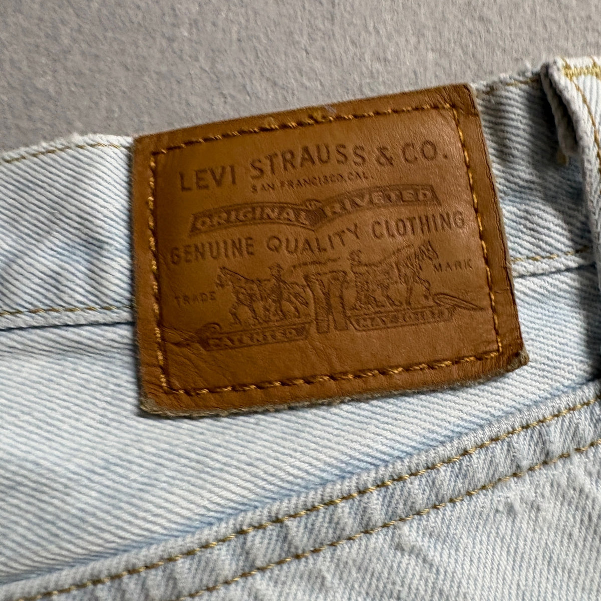 Levi's Ribcage Straight Ankle Jeans Womens 26 Light Wash Distressed Ripped Denim