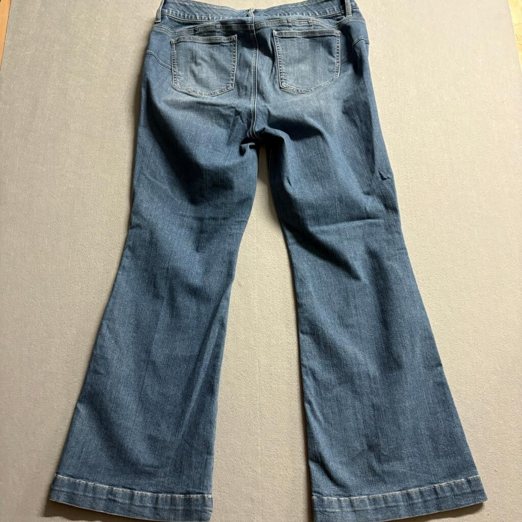 Torrid Bombshell Flare Jeans Womens 16R Premium Stretch Blue Denim