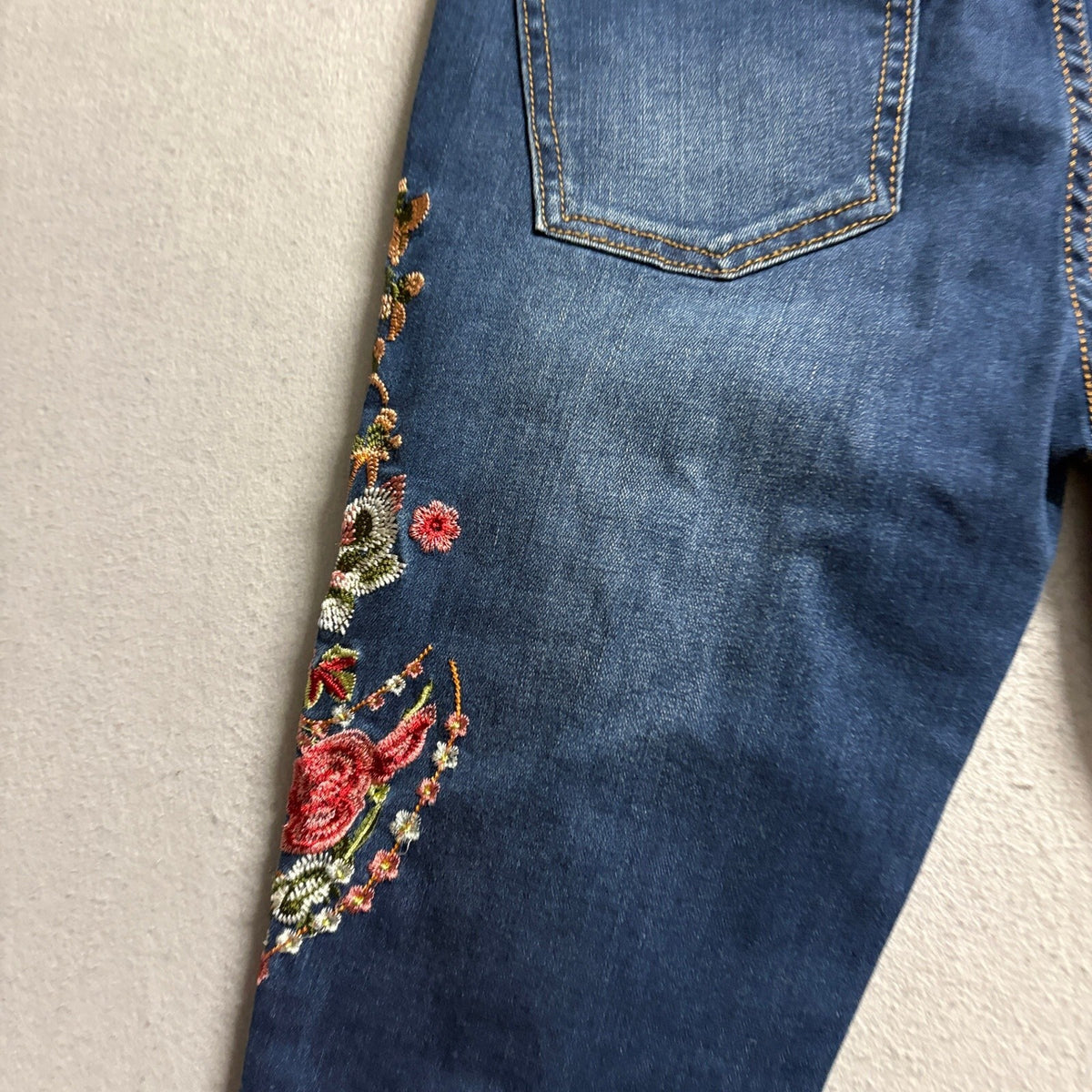 Machine Jeans Womens Floral Embroidered Ankle Skinny Jeans Distressed Size 3 NWT