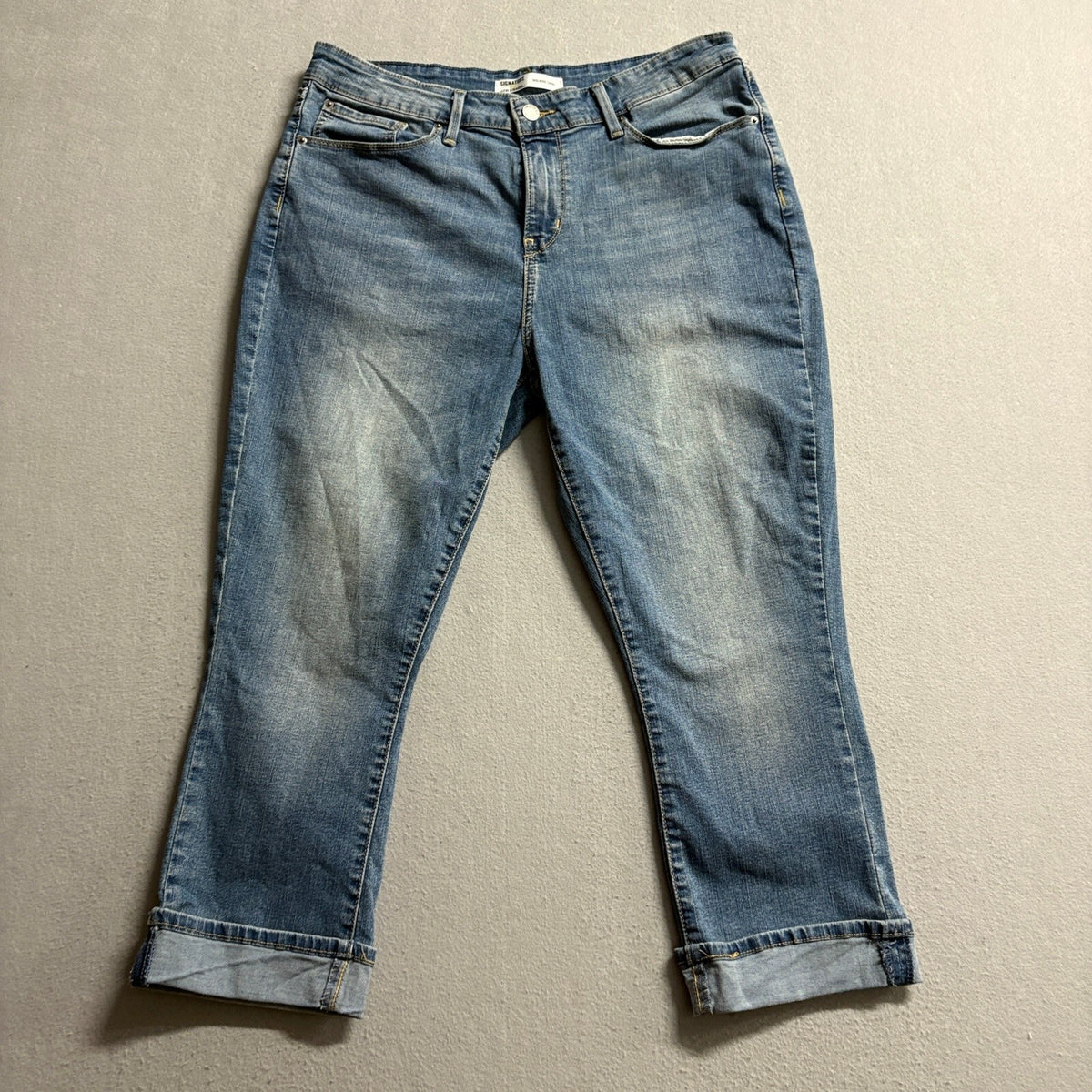 Signature by Levi Strauss & Co Women Size 14 Mid-Rise Capri Denim Jeans Blue