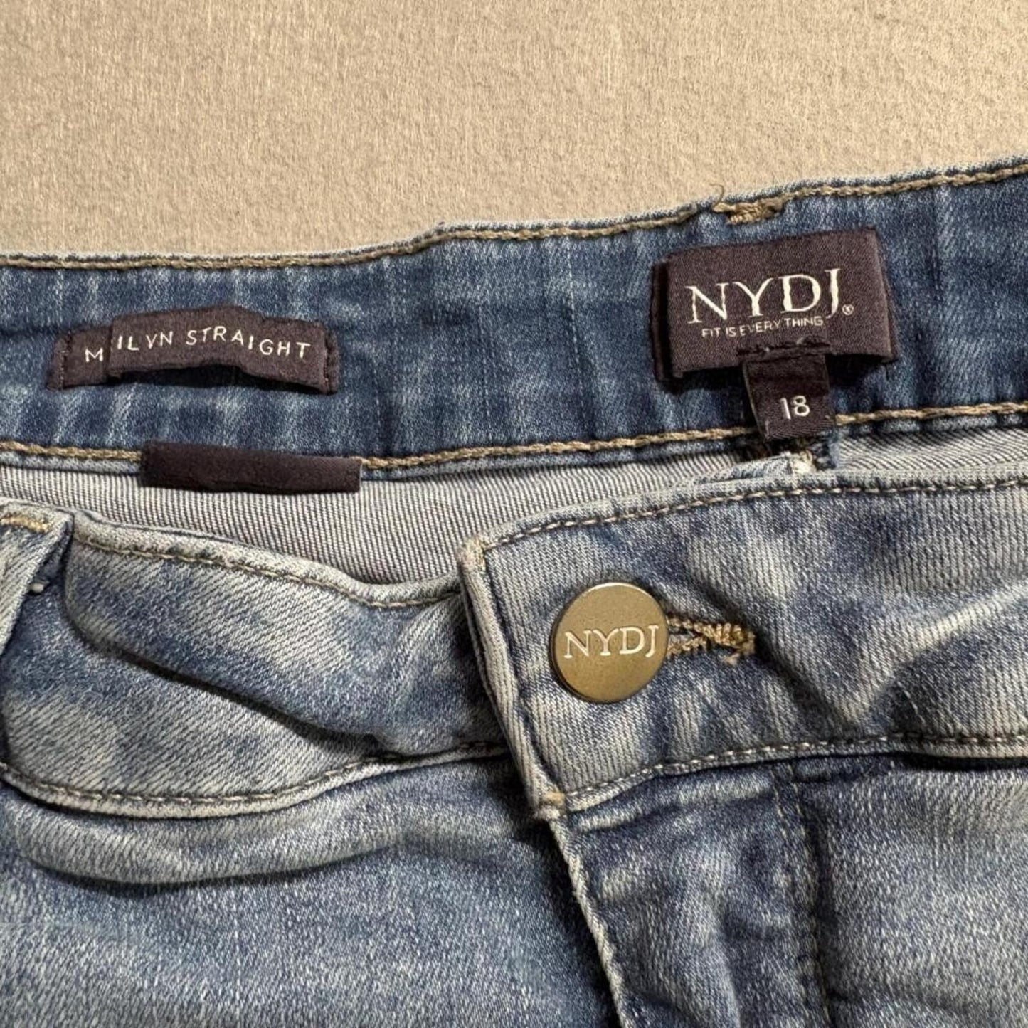 NYDJ Marilyn Straight Jeans Womens Size 18 Light Wash Stretch Blue Denim