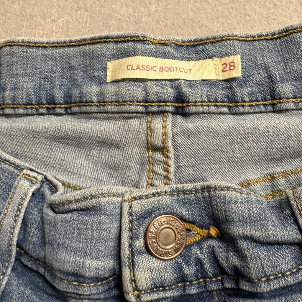 Levis Classic Bootcut Jeans Womens 28 Light Wash Denim Blue Stretch Pants