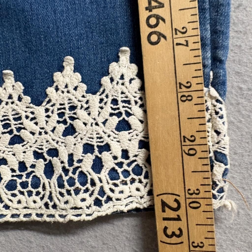 Stitch Star Crop Jeans Womens 8P Blue Denim Lace Trim Hem Stretch Capris