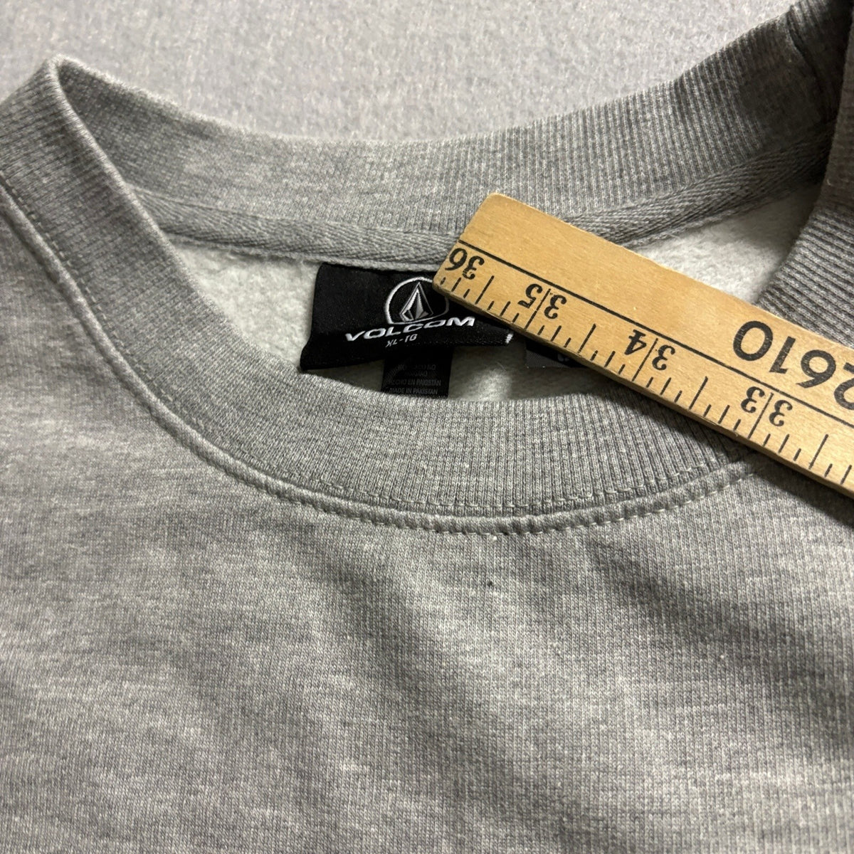 Volcom Mens XL Sweatshirt Gray Stone Graphic Crewneck Pullover Skate Sweater