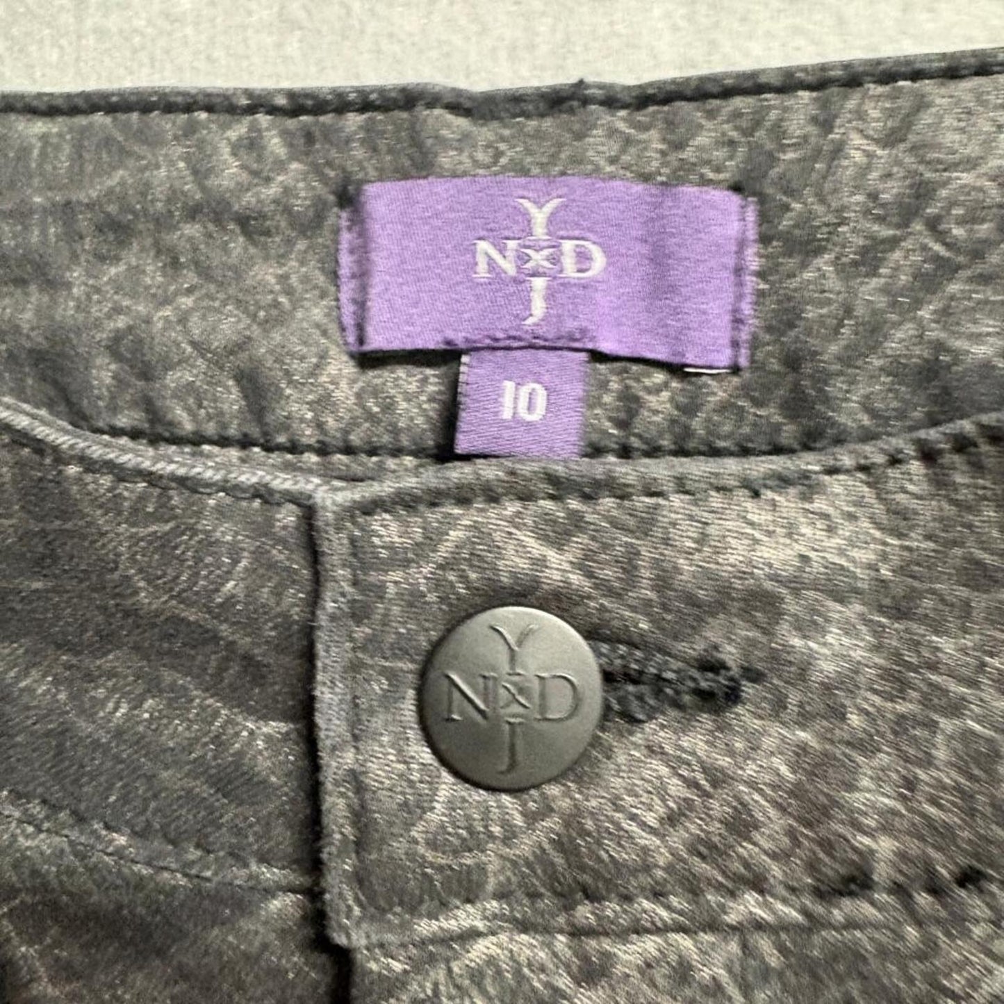 NYDJ Straight Leg Jeans Womens 10 Black Gray Snakeskin Print Stretch Made in USA