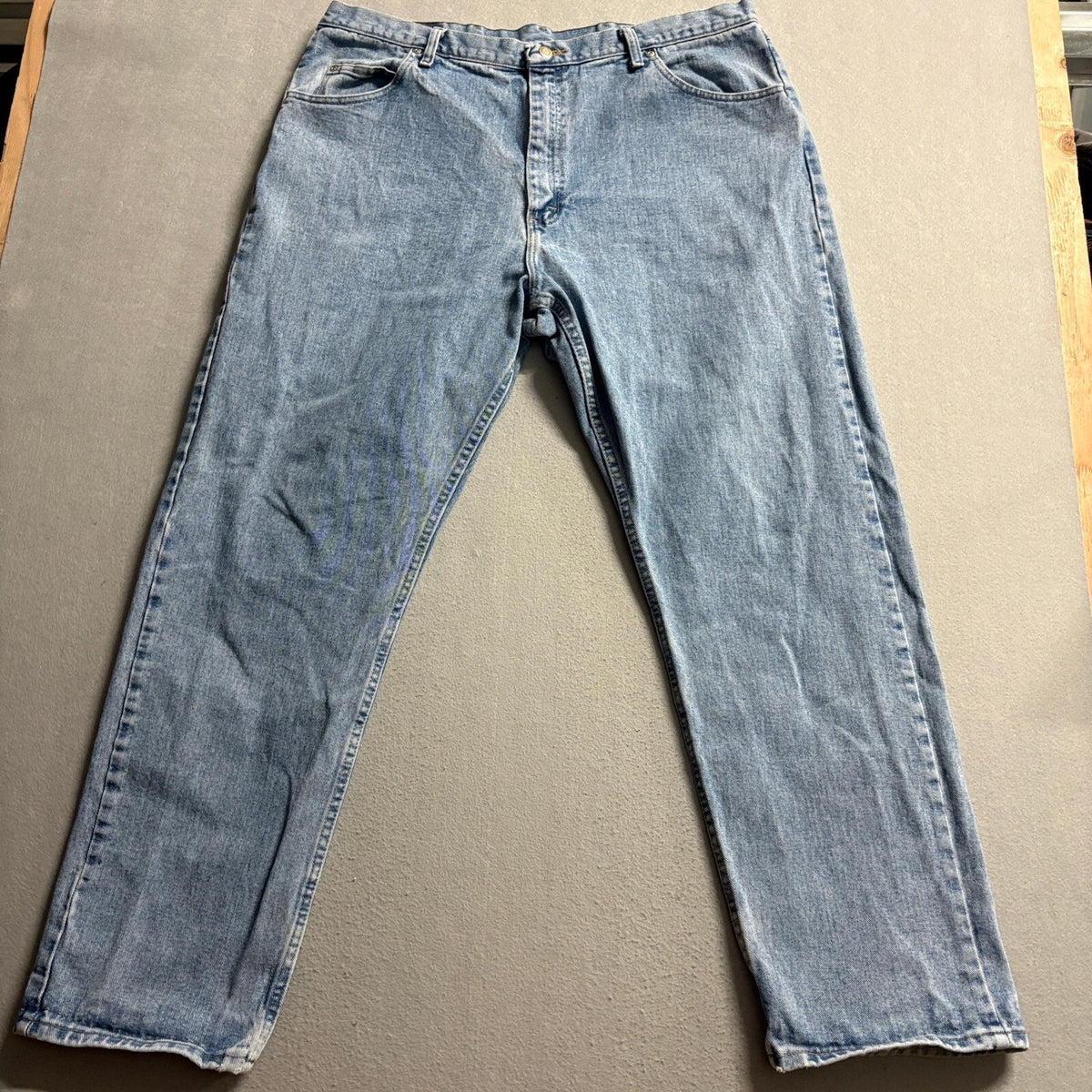 Wrangler Relaxed Fit Jeans Mens 42x32 Blue Light Wash Denim 97601SB Cotton Work
