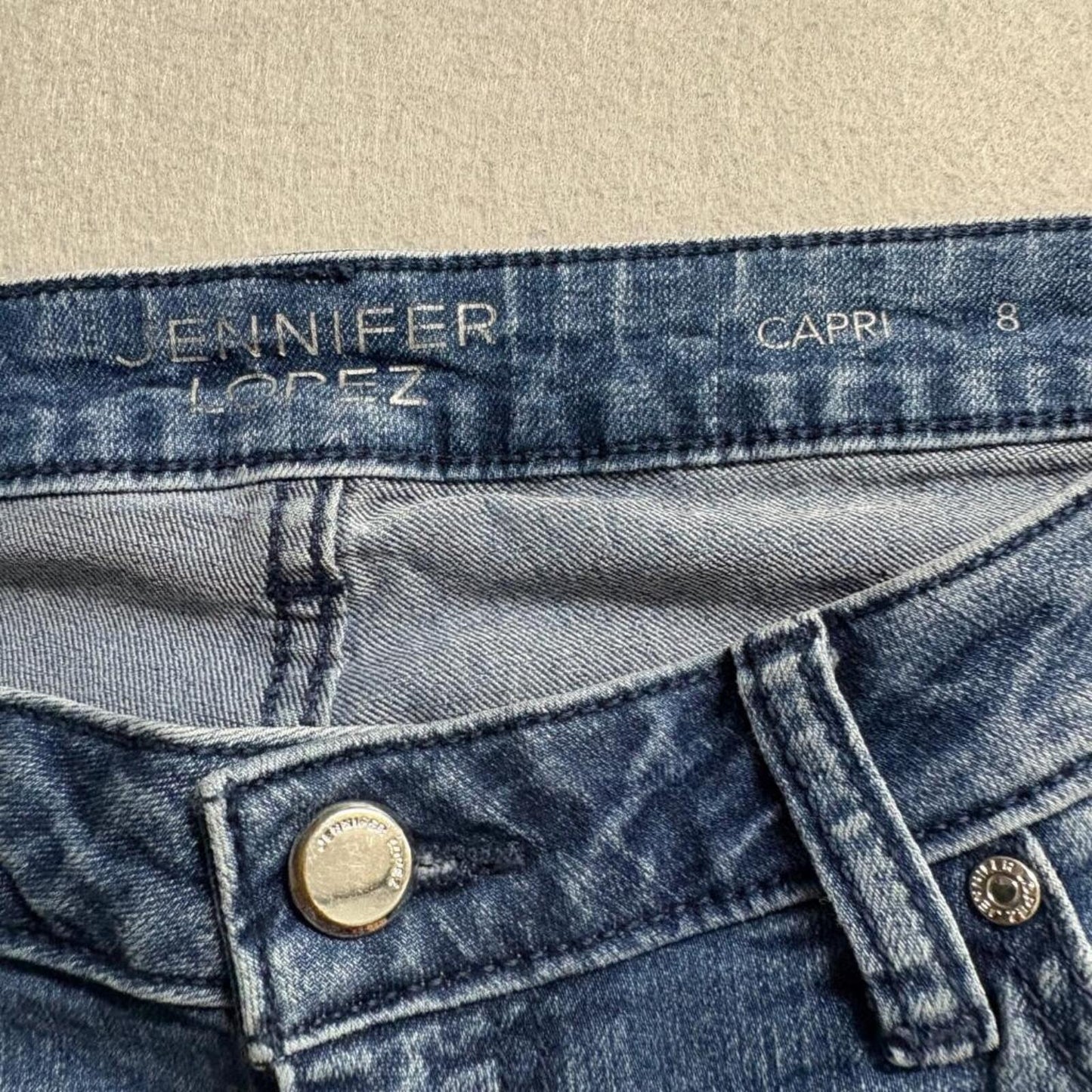 Jennifer Lopez Floral Embroidered Capri Jeans Womens Size 8 Blue Denim Stretch