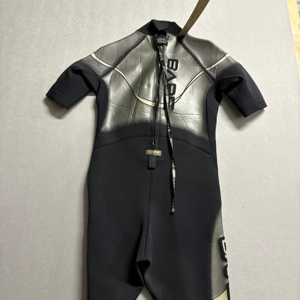 Bare Plazma Wetsuit Mens ML Black Silver 2/2mm Powerstretch Shorty Springsuit