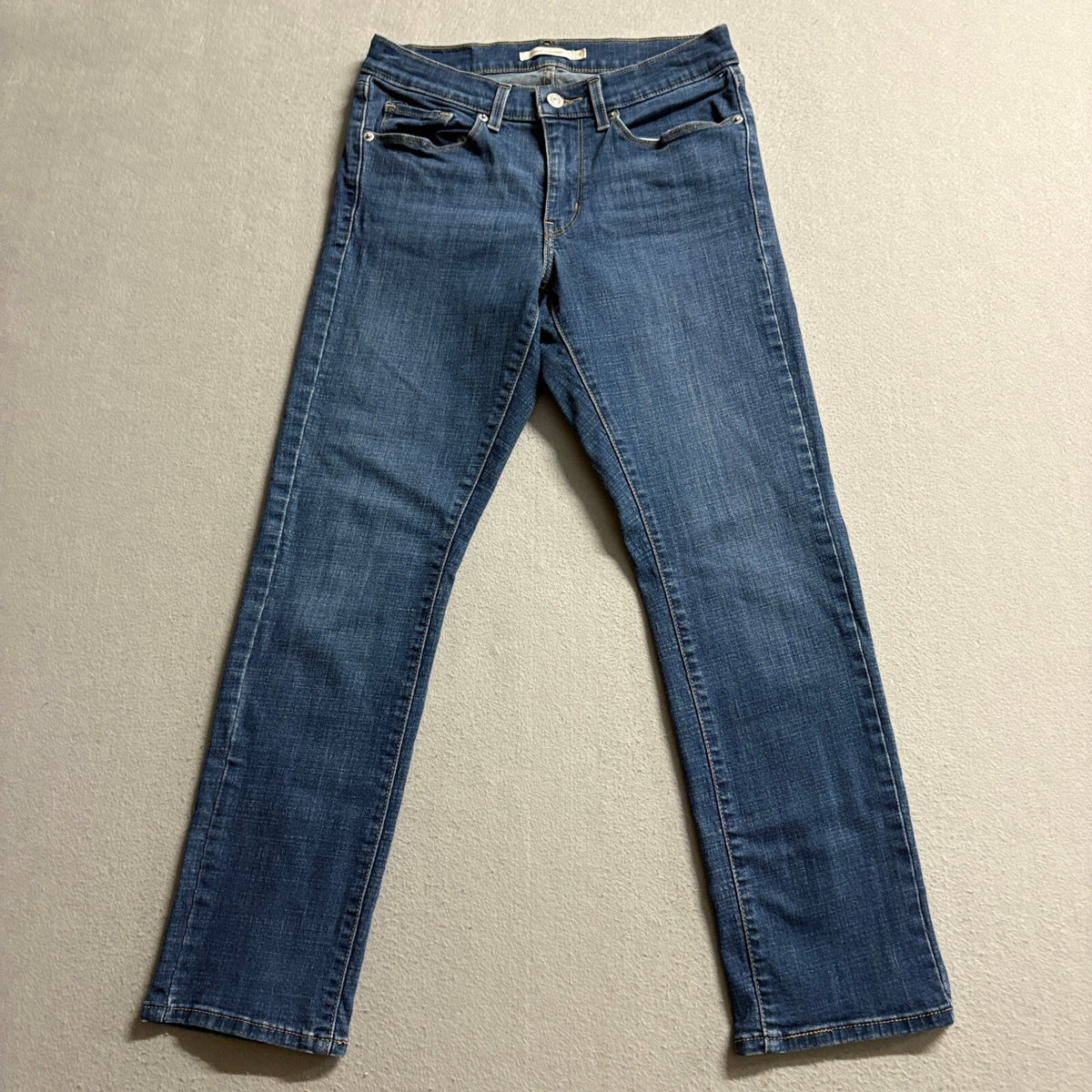 Levi's Classic Straight Jeans Womens Size 4 S 27x28 Medium Wash Blue Denim Pants