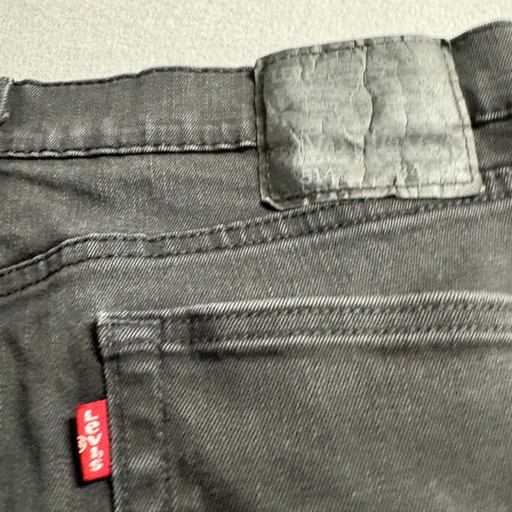 Levis 514 Straight Leg Jeans Mens 34x30 Black Distressed Ripped Denim