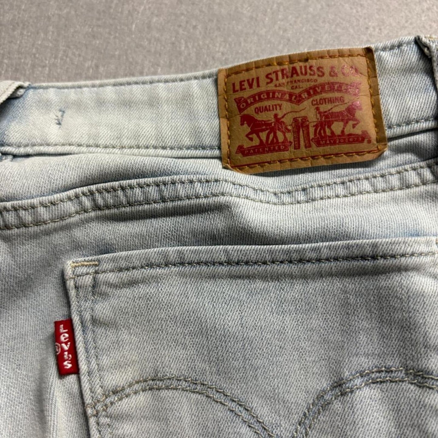 Levis 711 Skinny Jeans Womens 27x30 Light Wash Distressed Floral Patch Denim