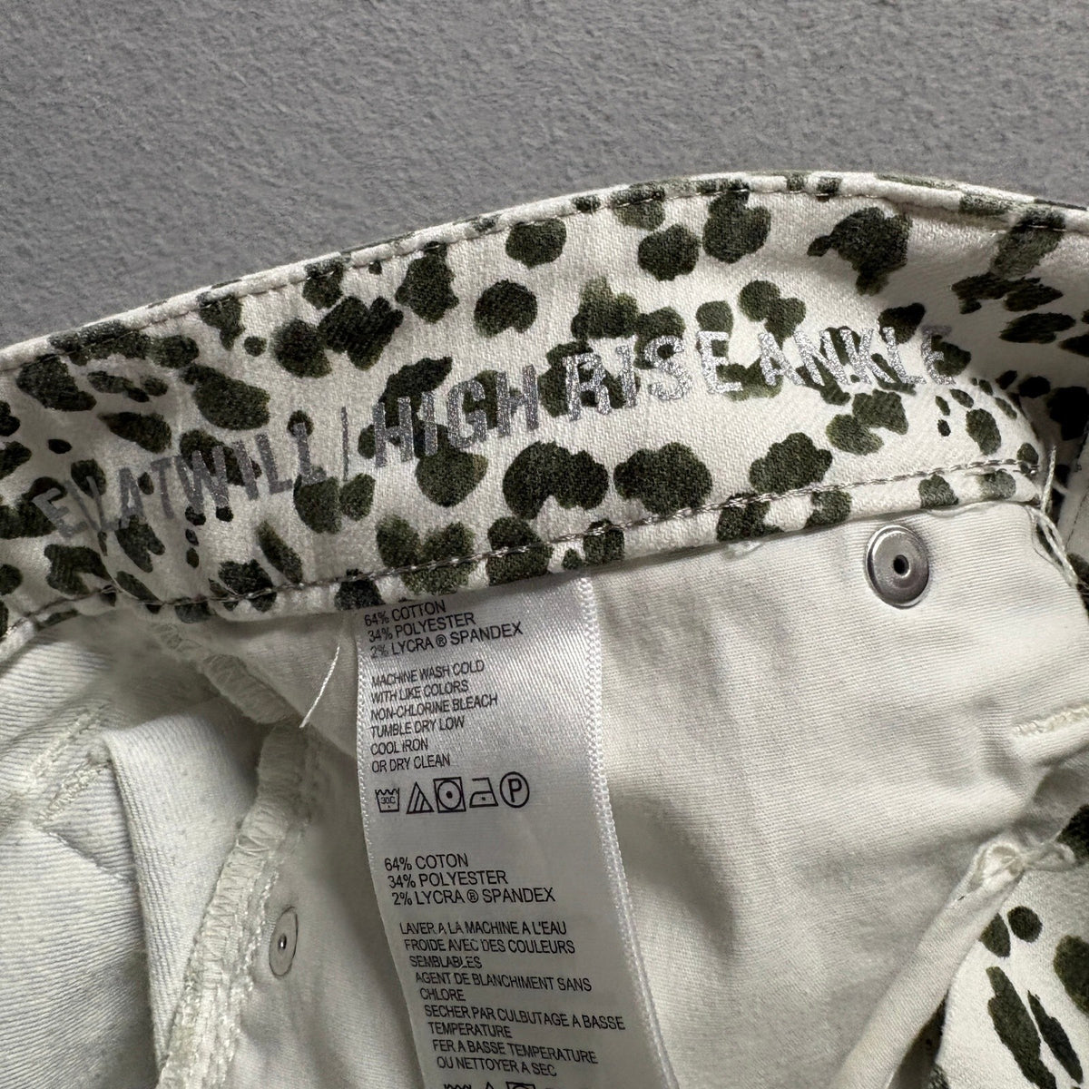 Tommy Bahama High Rise Ankle Jeans Womens 27 Green White Leopard Print Stretch