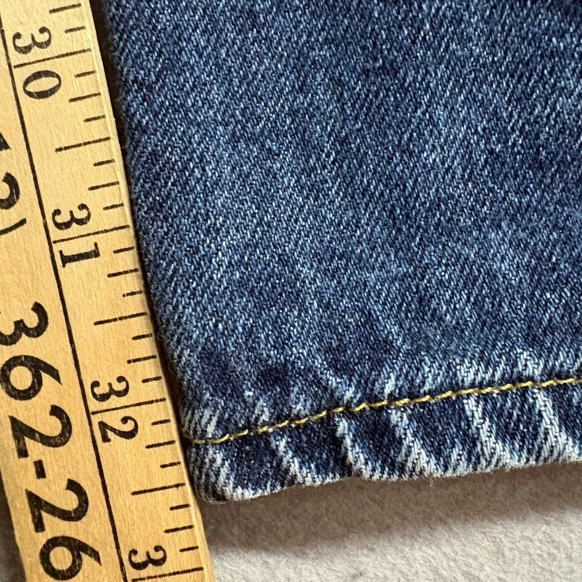 Hollister Jeans Mens 32x34 Blue Denim Button Fly Straight Leg 100% Cotton