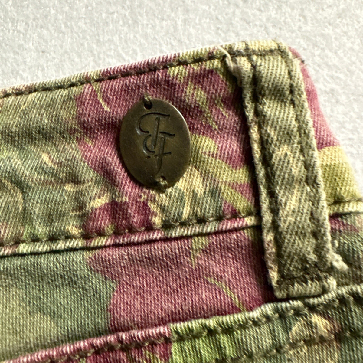 True Freedom Floral Camo Jeans Juniors Size 13 Olive Green Purple Rose Print