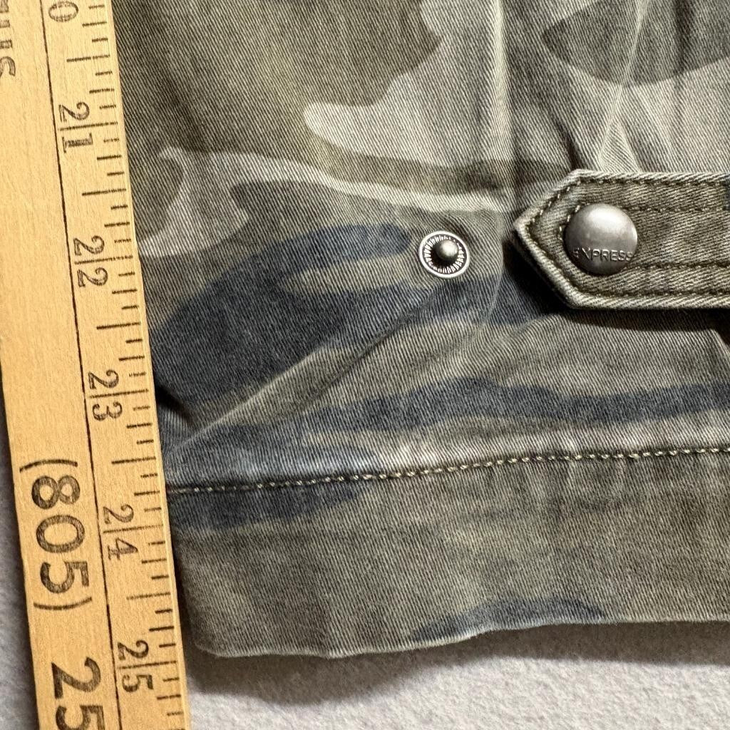 Express Camo Cropped Straight Pants Womens Size 4 High Rise Green Utility