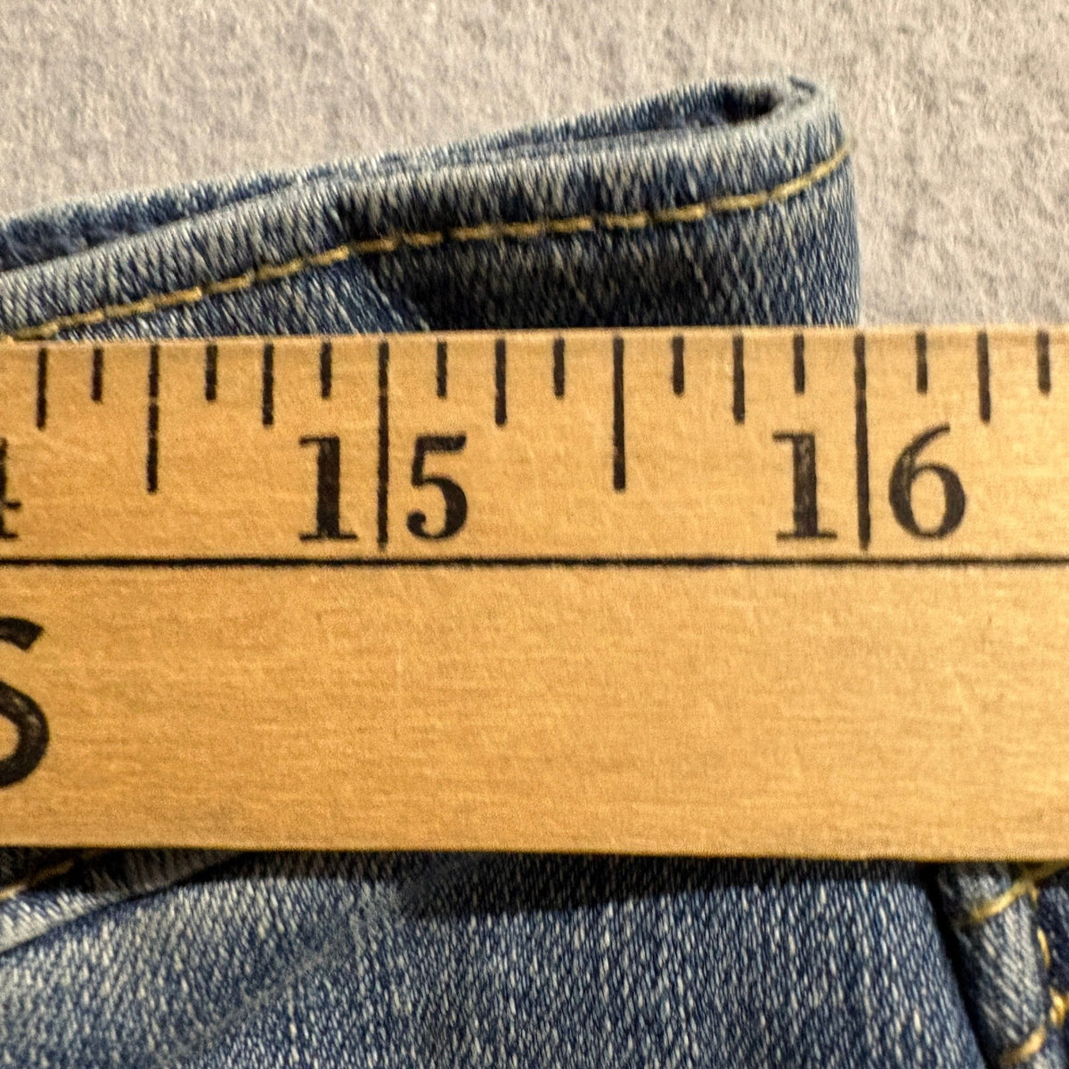 Signature by Levi Strauss & Co Women Size 14 Mid-Rise Capri Denim Jeans Blue