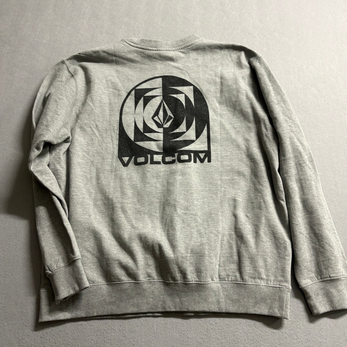 Volcom Mens XL Sweatshirt Gray Stone Graphic Crewneck Pullover Skate Sweater