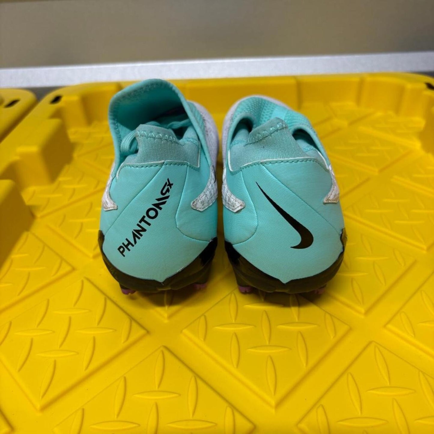 Nike Phantom GX Academy DF FG MG Mens Size 8 Soccer Cleats White Teal DD9472-300