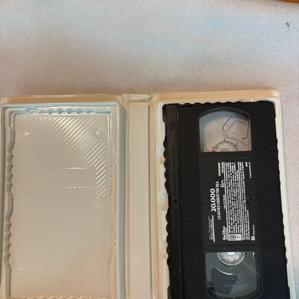 20000 Leagues Under the Sea VHS Walt Disney Film Classics Kirk Douglas Clamshell