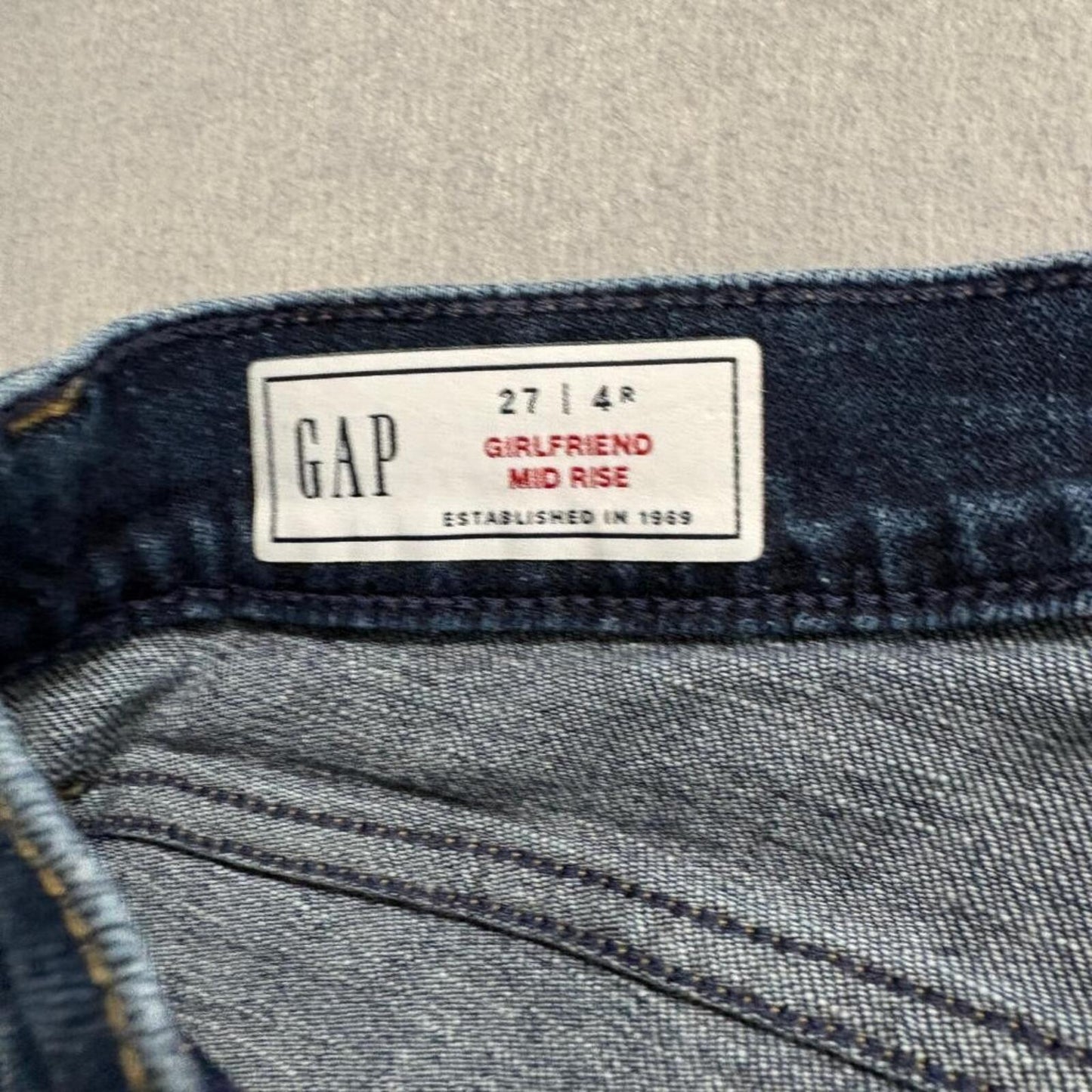Gap Girlfriend Jeans Womens 27 4R Blue Denim Mid Rise Stretch Crop Pants