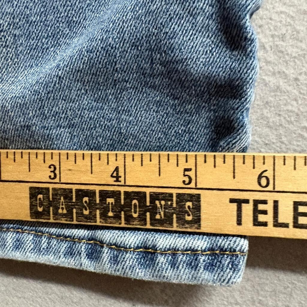Levis High Waisted Mom Jeans Womens 28 Blue Stretch Denim Tapered Leg W28 L27