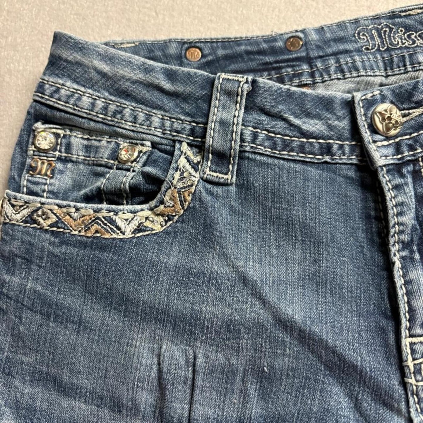 Miss Me Mid Rise Easy Cropped Jeans Womens 29 Blue Denim Embellished Rhinestone