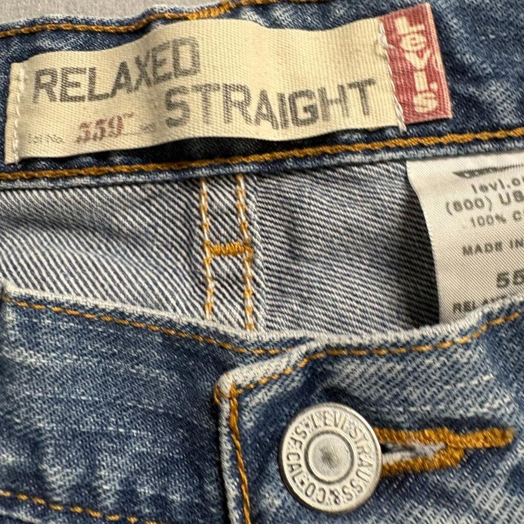 Levis 559 Relaxed Straight Jeans Mens 33x34 Blue Denim Medium Wash Distressed