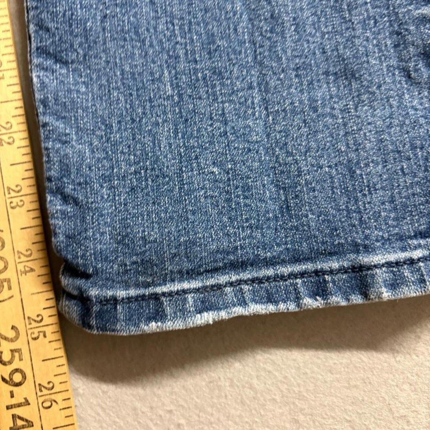 Jennifer Lopez Floral Embroidered Capri Jeans Womens Size 8 Blue Denim Stretch