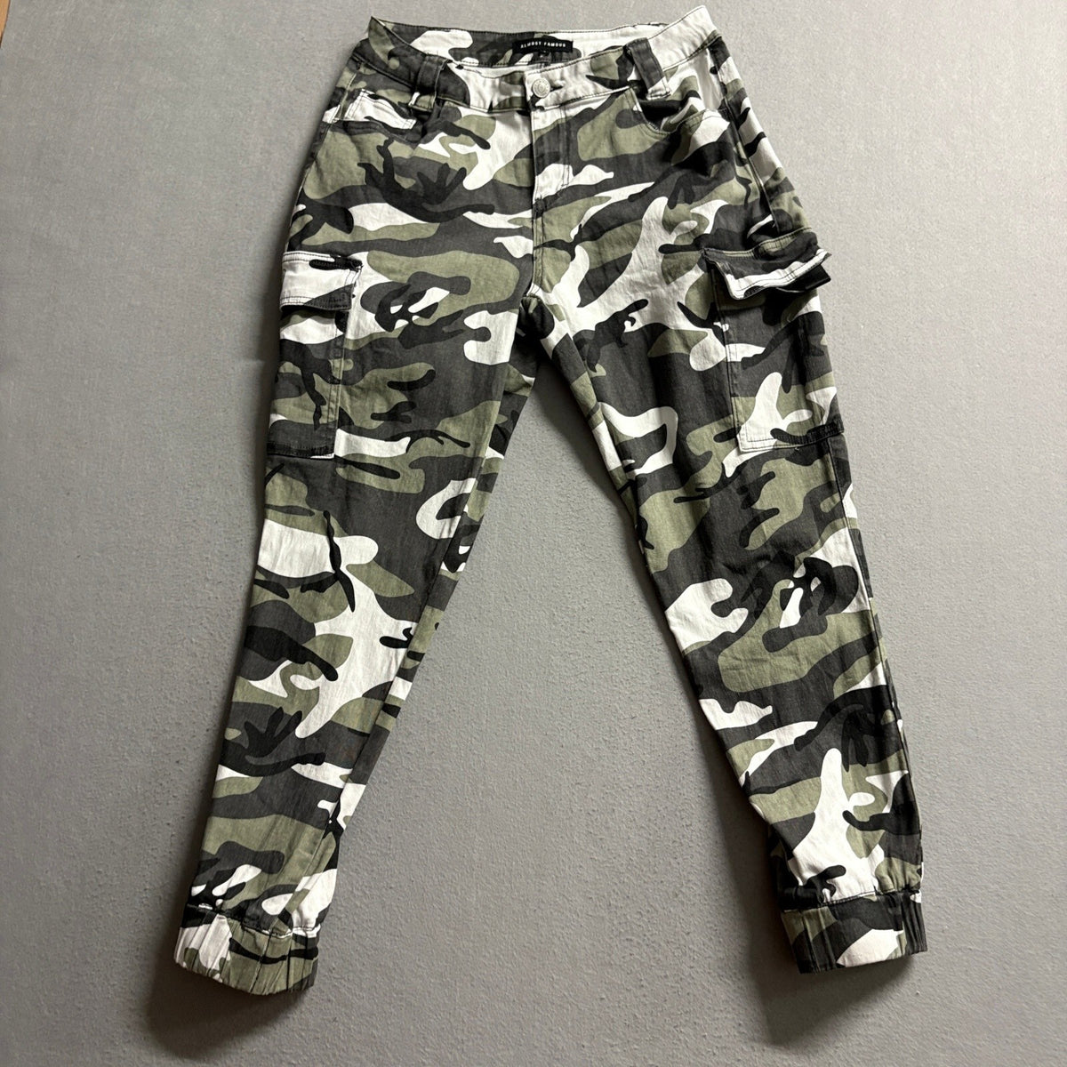 Almost Famous Camo Cargo Jogger Pants Womens Large Green Camouflage Utility