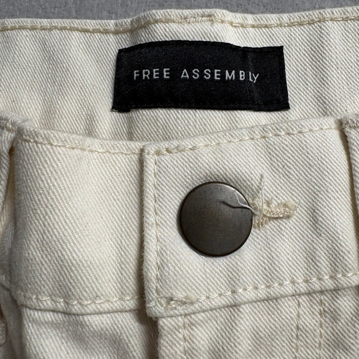 Free Assembly Modern Straight Jeans Womens 30x30 Ecru White 100% Cotton Denim