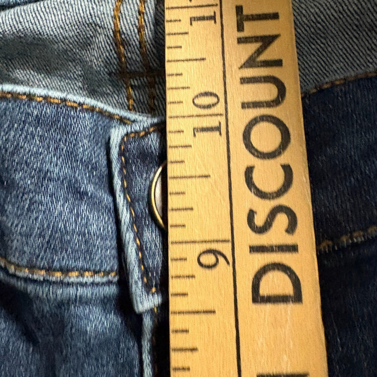 KUT from the Kloth Blue Jeans Womens Size 12 Straight Leg Medium Wash Stretch