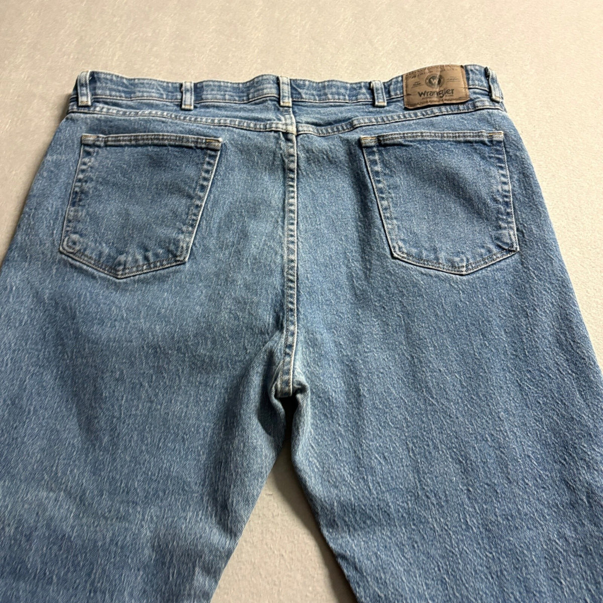 Wrangler Authentic Mens Jeans 40x32 Regular Fit Medium Wash Denim Stretch