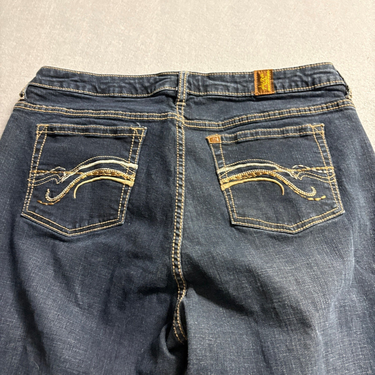 Aura from Women at Wrangler Jeans Size 16 Straight Leg Dark Wash Stretch Blue