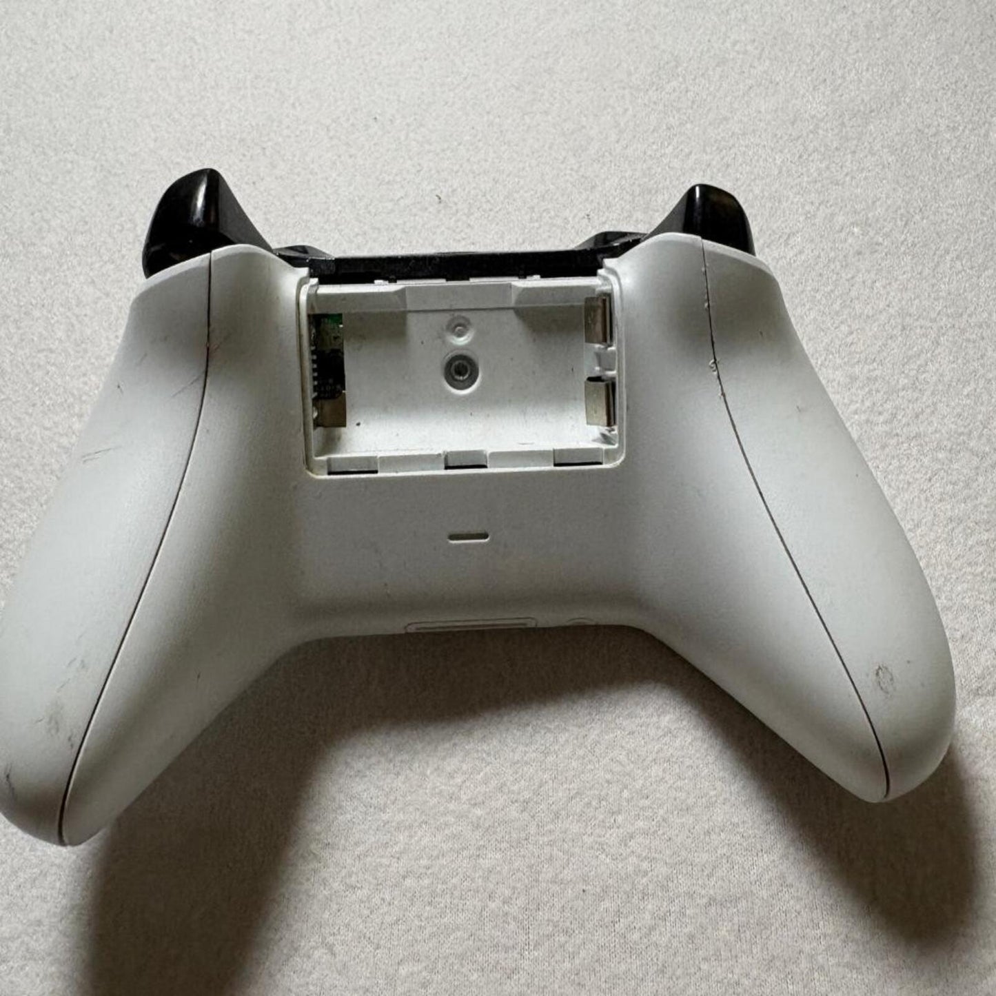 Microsoft Xbox One Wireless Controller Model 1708 White - Missing Battery Cover