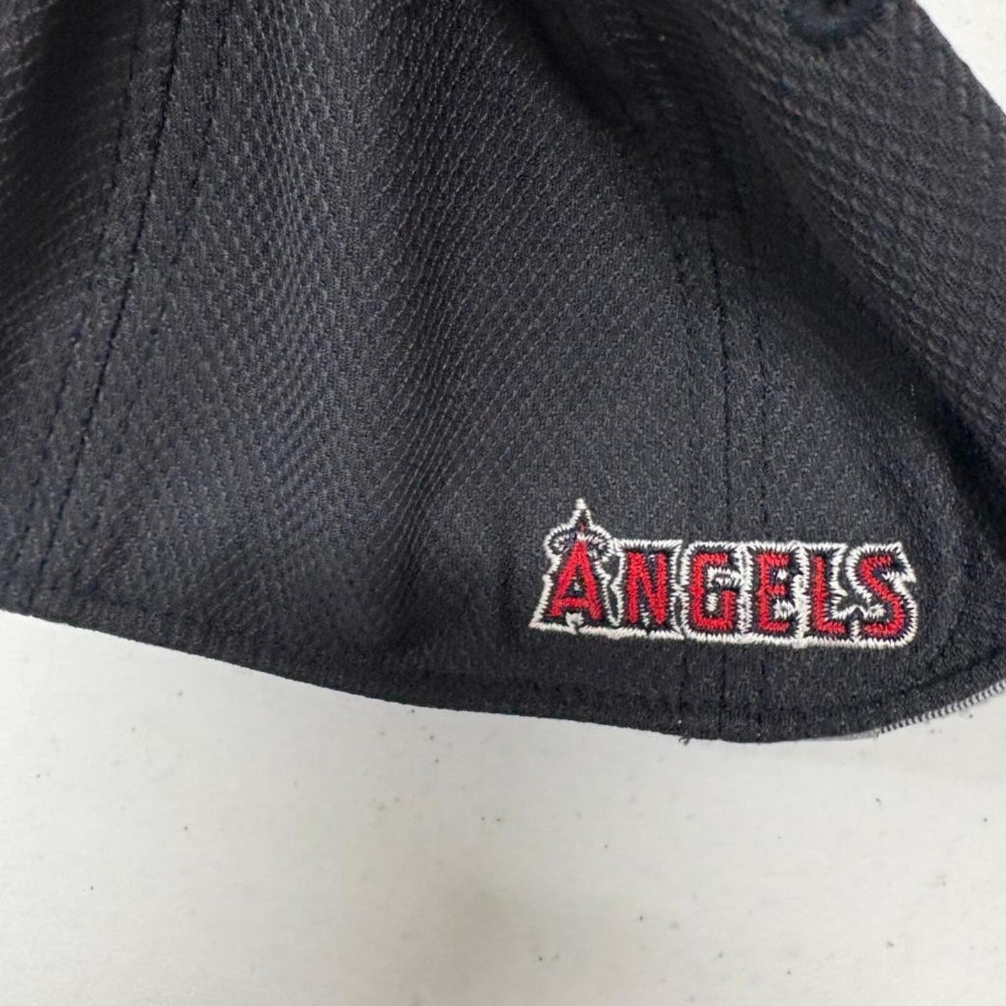 Los Angeles Angels New Era 39THIRTY Stretch Fit Hat Cap Medium-Large Black Red